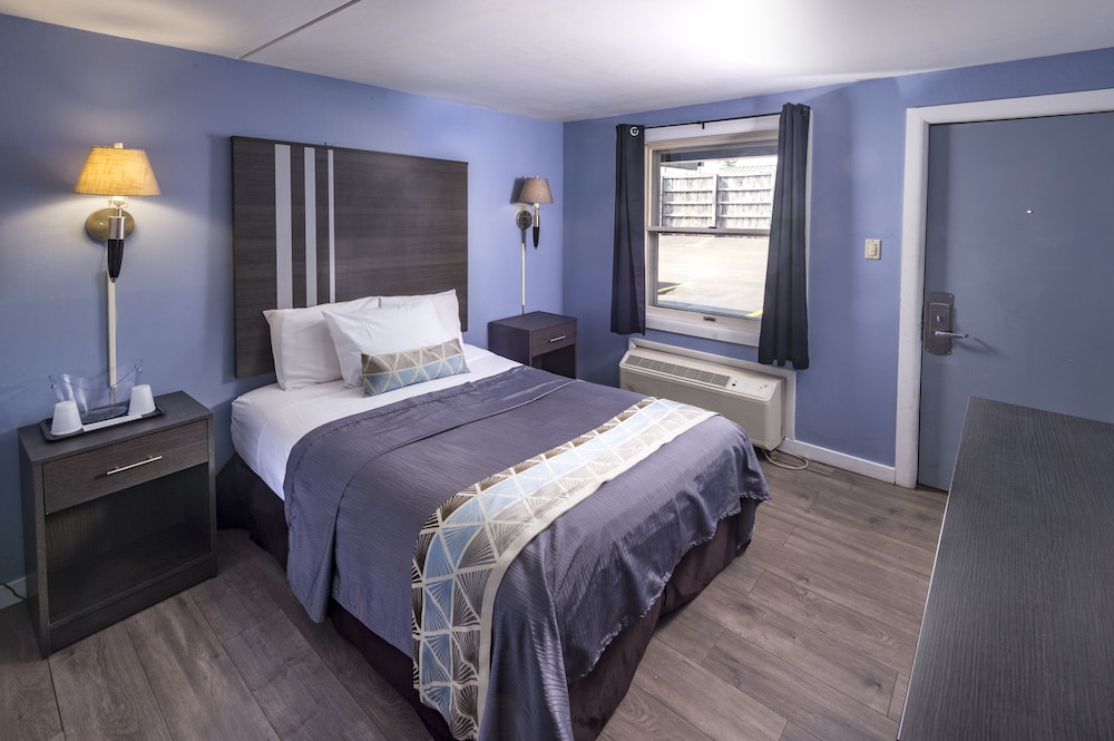 Standard Room, 1 Queen Bed - Photo 3