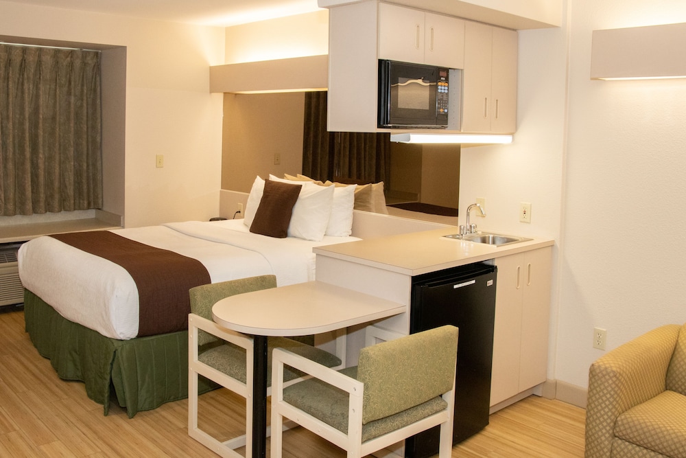 Studio Suite, 1 Queen Bed, Non Smoking - Photo 5