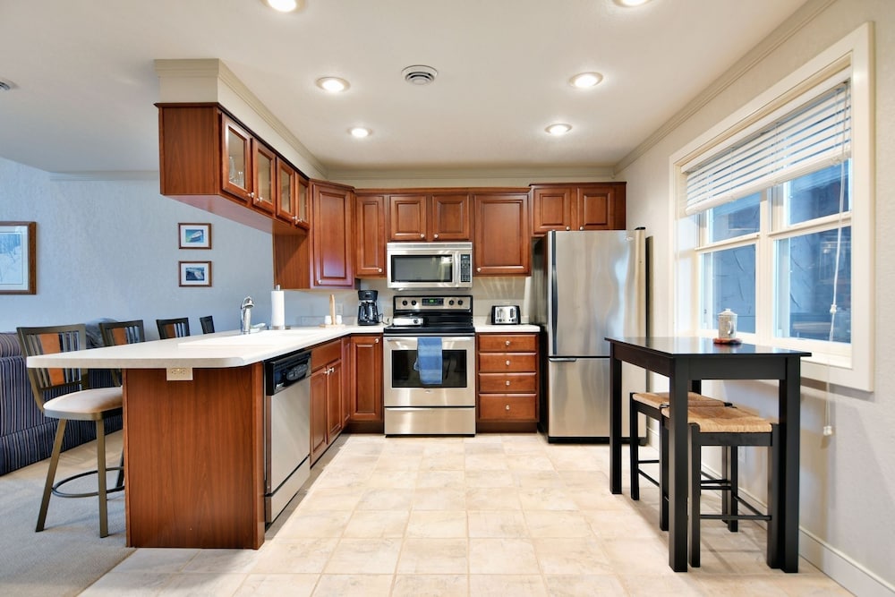 Condo, 1 Bedroom photo 2