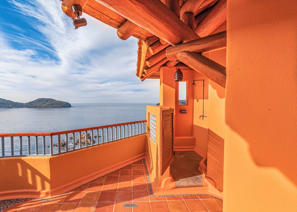 STUDIO OCEAN VIEW KING WITH PLUNGE POOL - Photo 3