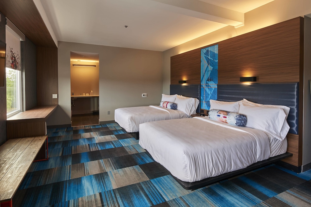 aloft, Room, 2 Queen Beds photo 3
