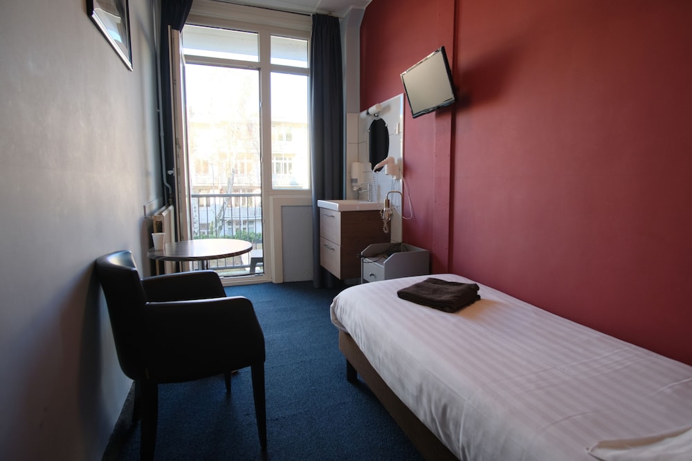 Single Room, Shared Bathroom (Balcony)