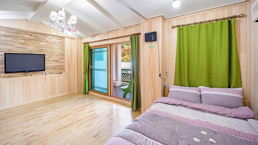 Basic Room, 1 Bedroom (Haengunuiyeosin tike) photo 2