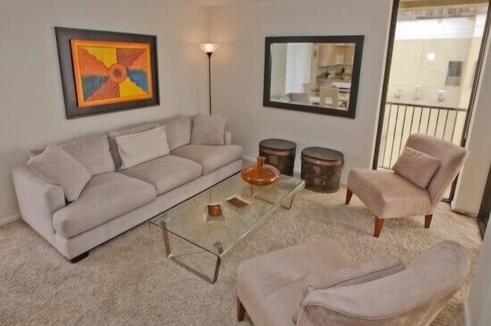 Condo, 3 Bedrooms, 2 Bathrooms (#7) photo 1
