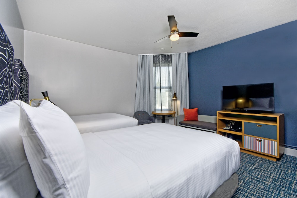 Superior Room, 2 Queen Beds, Non Smoking - Photo 6