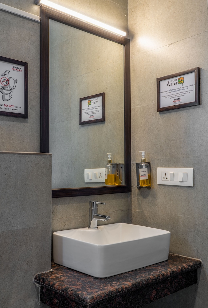 Superior King Room - Photo 8