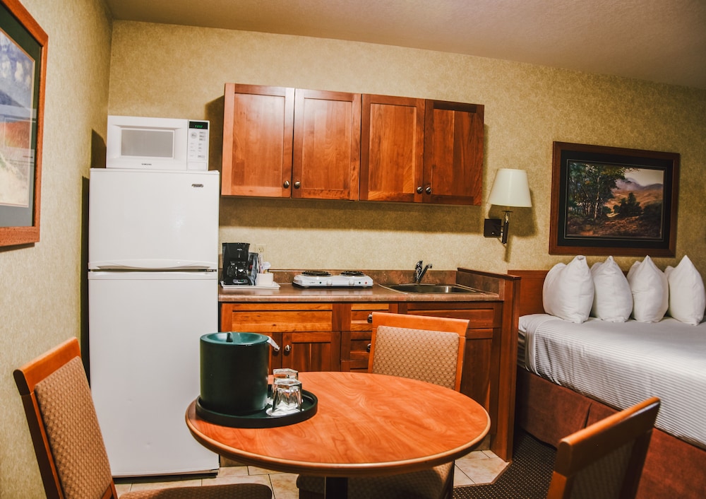 Family Room, Multiple Beds, Non Smoking, Kitchenette