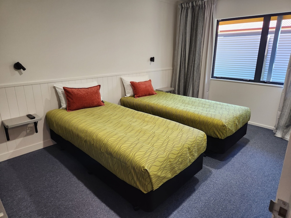One Bedroom Twin photo 2