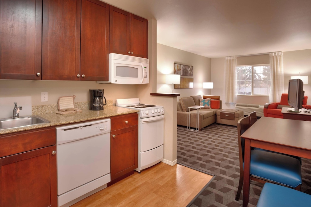 Suite, 2 Bedrooms (Mobility/Hearing Accessible, Tub) photo 2