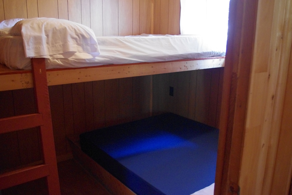 Basic Cabin, 2 Bedrooms (Chalet 3) photo 3