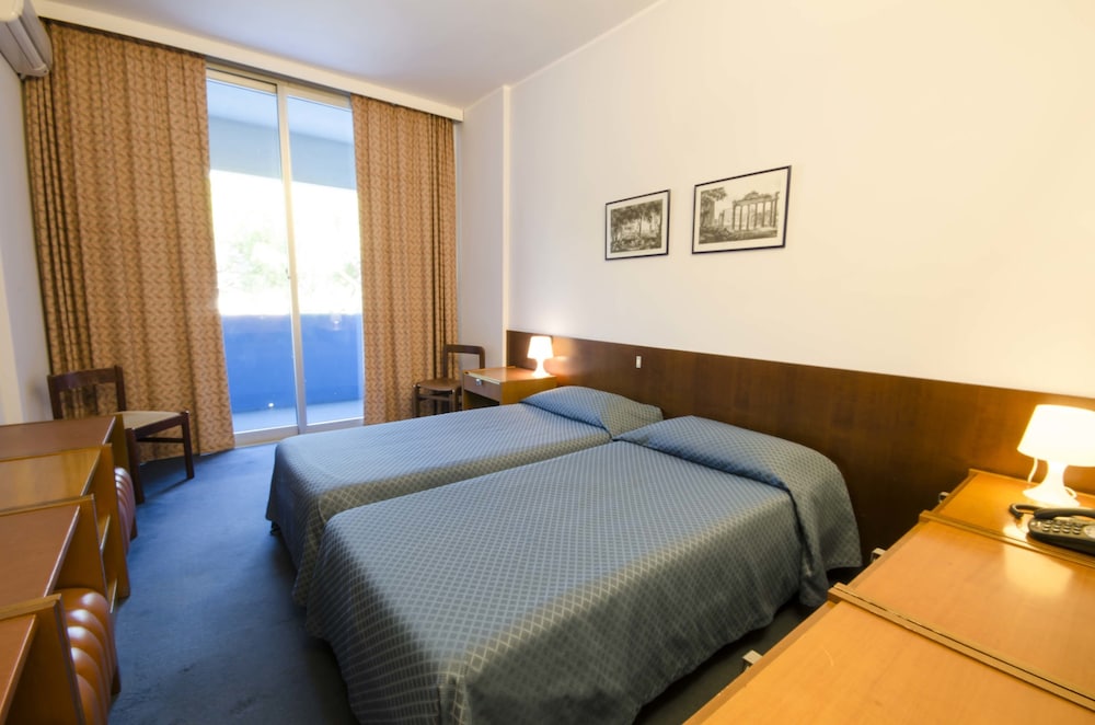 Economy Double or Twin Room, Balcony photo 3