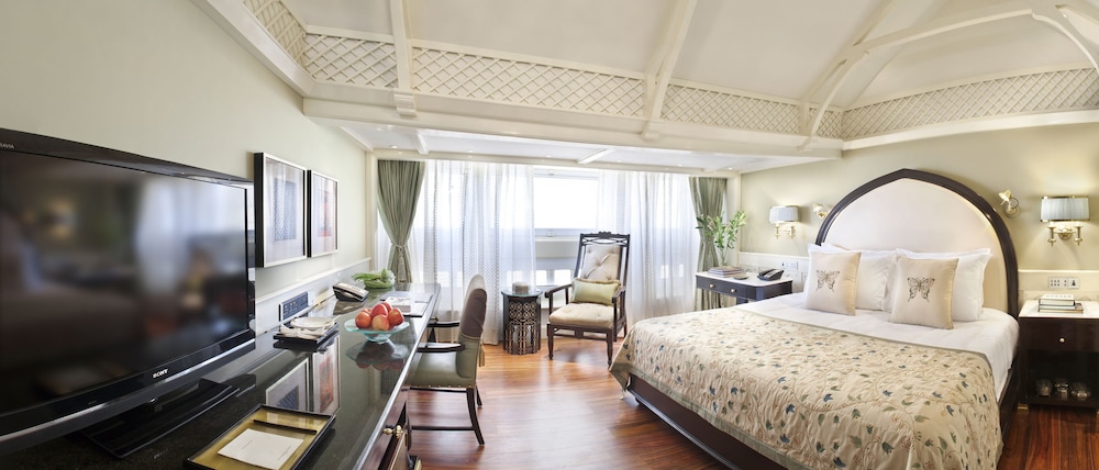 Taj Club Sea View King Bed