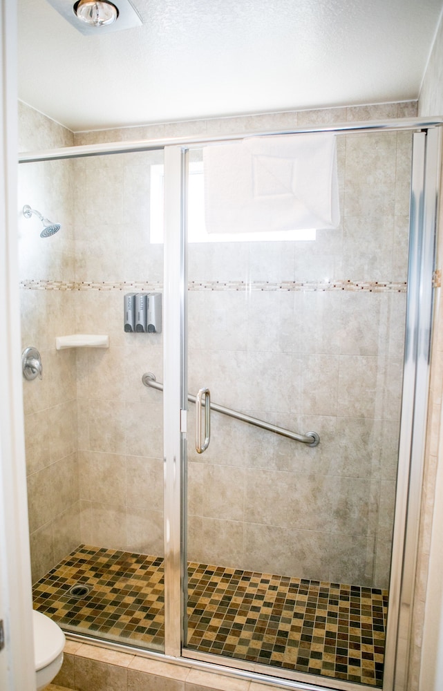 Single Room, 1 King Bed, Ocean View - Photo 4