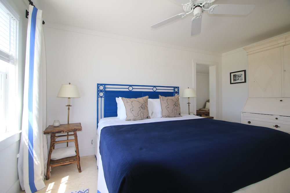Town Cottage - 1 Queen Bed