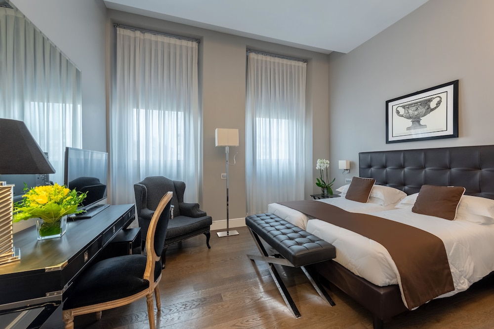 Superior Double Room thumbnail 6