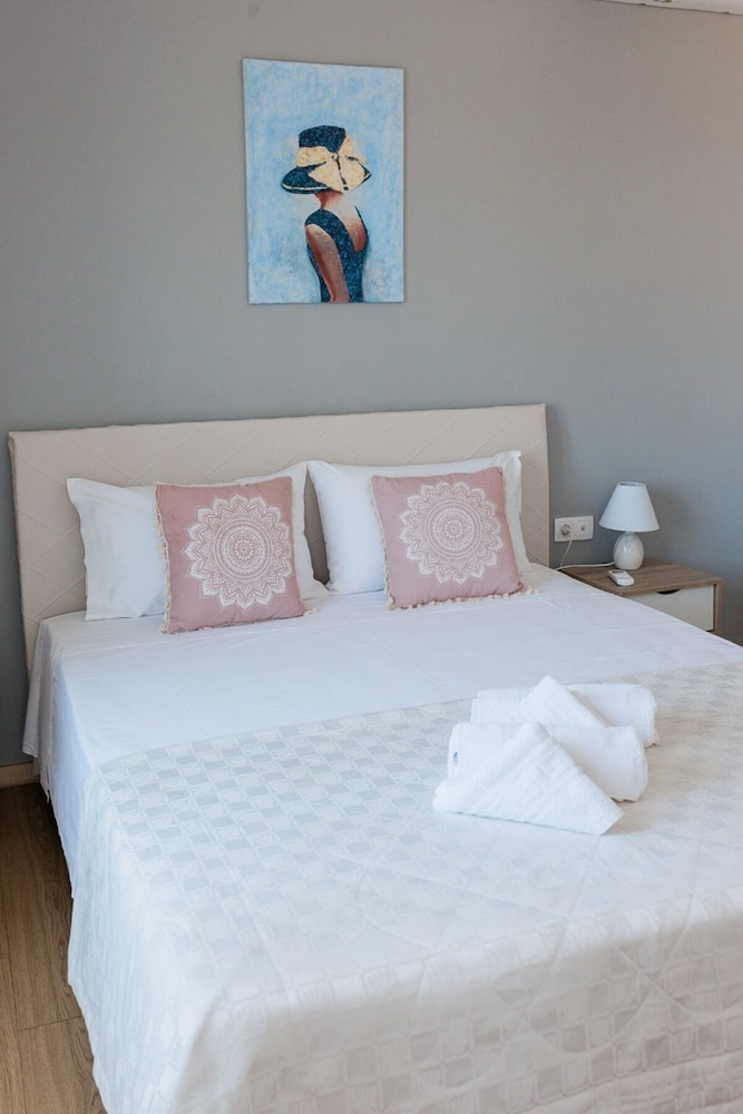 House, 3 Bedrooms, Sea View