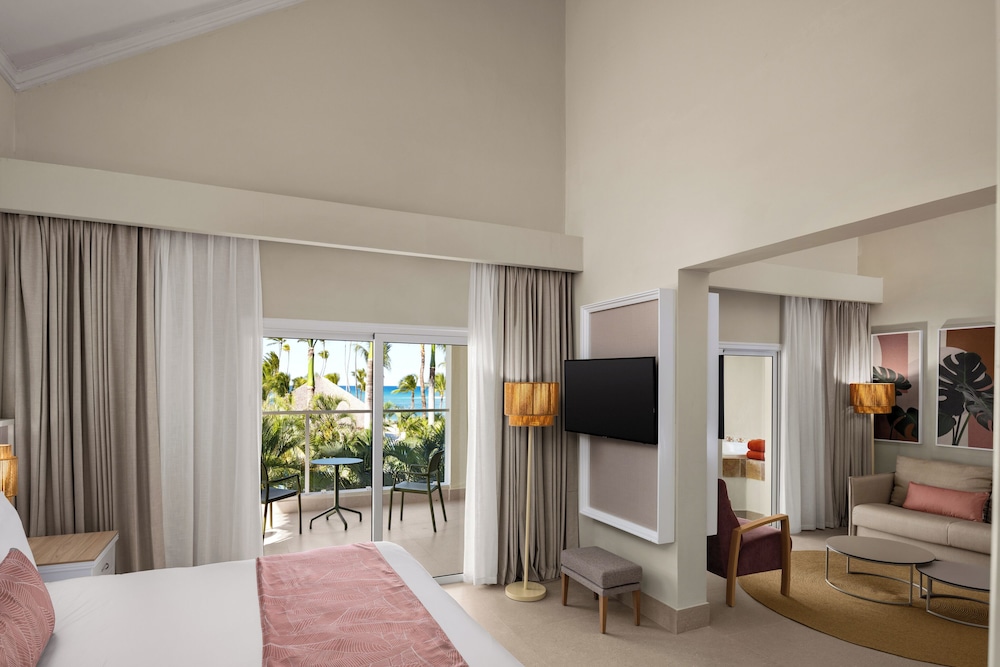 Suite, 2 Bedrooms (club, Tropical Or Partial Ocean View)