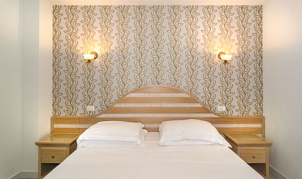 Standard Double or Twin Room - Photo 2