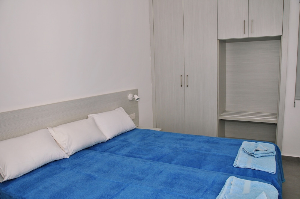 Deluxe Apartment, 1 Bedroom, Pool View photo 3
