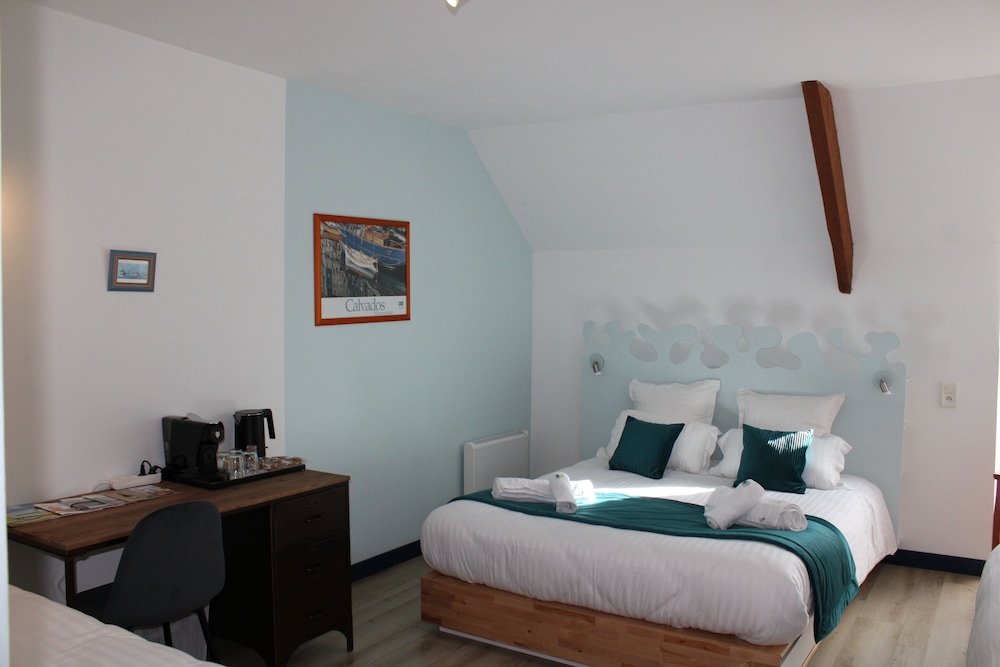 Comfort Quadruple Room, Private Bathroom, Garden View (Sword) photo 1