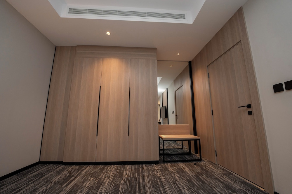 Executive Suite, 1 Bedroom - Photo 9