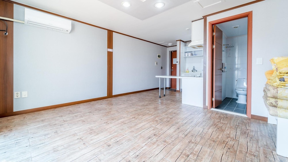 Basic Room, 1 Bedroom (502) - Photo 9