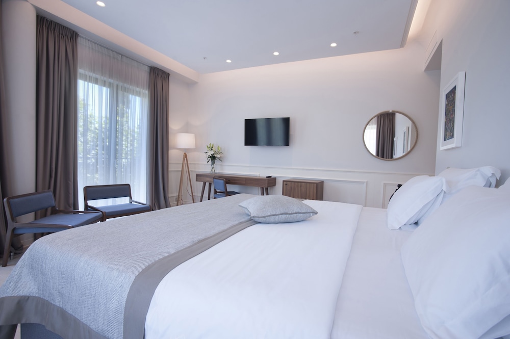 Superior Double or Twin Room, Balcony, Park View