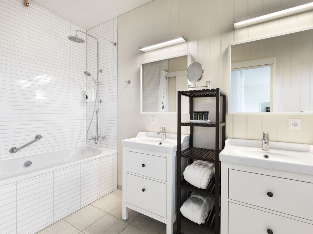 Junior Suite with Hot Tub Access - Photo 17