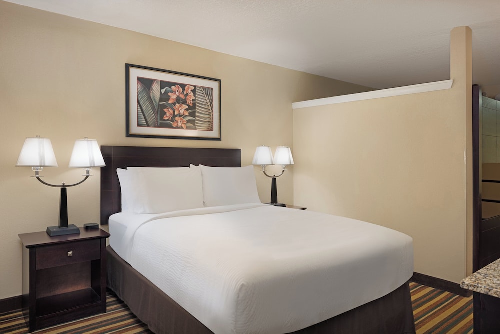 Standard Room, 2 Queen Beds, Accessible Bathtub (Communications)