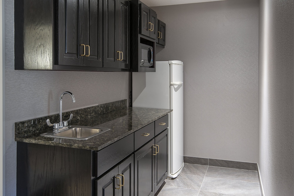 Suite, Multiple Beds - Photo 3