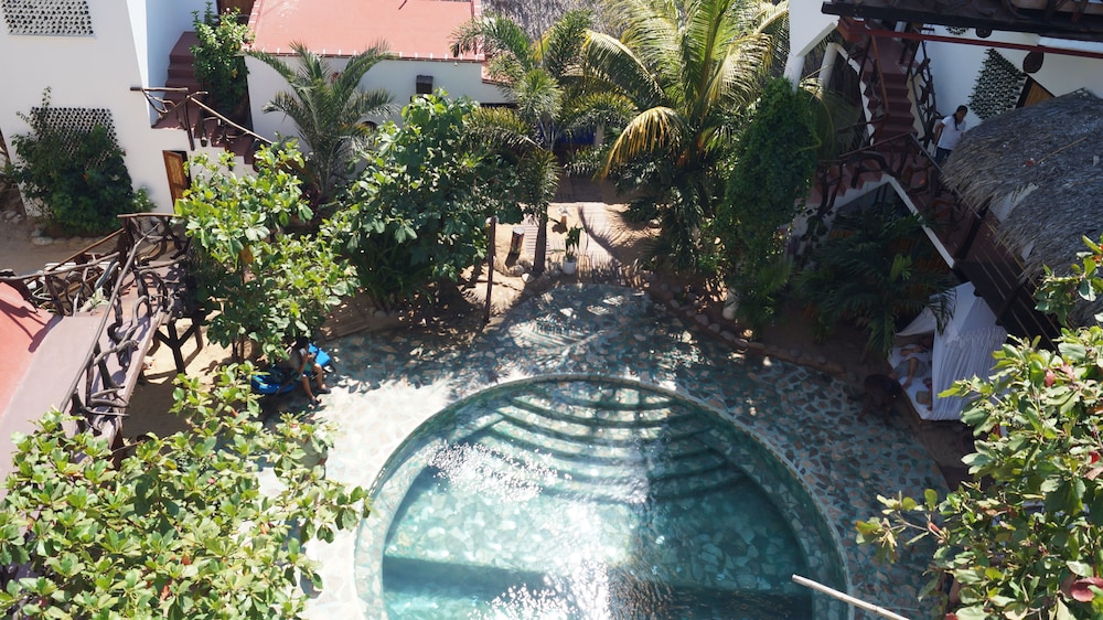 Quadruple Room, Ensuite, Pool View photo 3