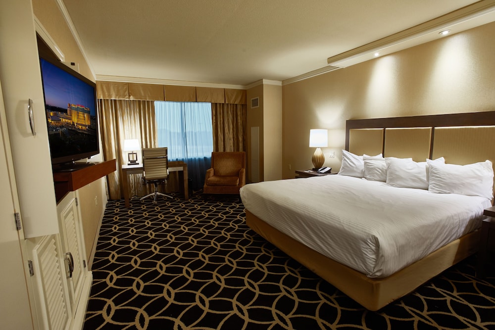 Rodeo Tower, 1 King Bed - Photo 1