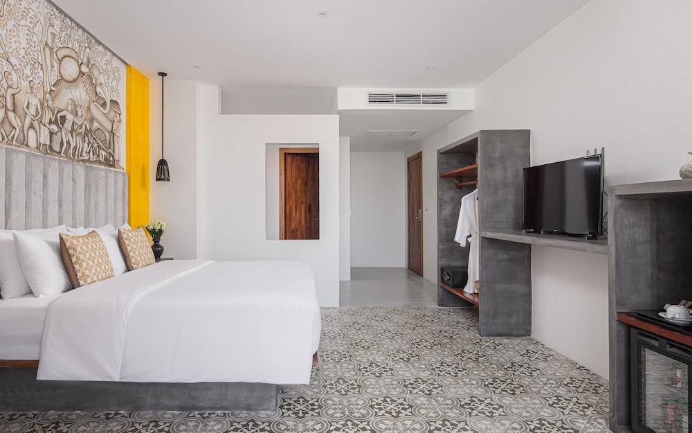Deluxe Room, 1 King Bed photo 3