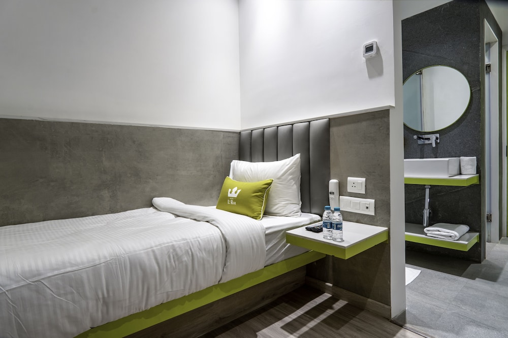 Deluxe Double Room - Photo 10