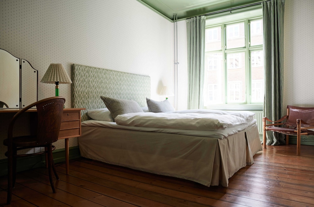 Double Room, 1 Double Bed, Shared Bathroom, photo 6