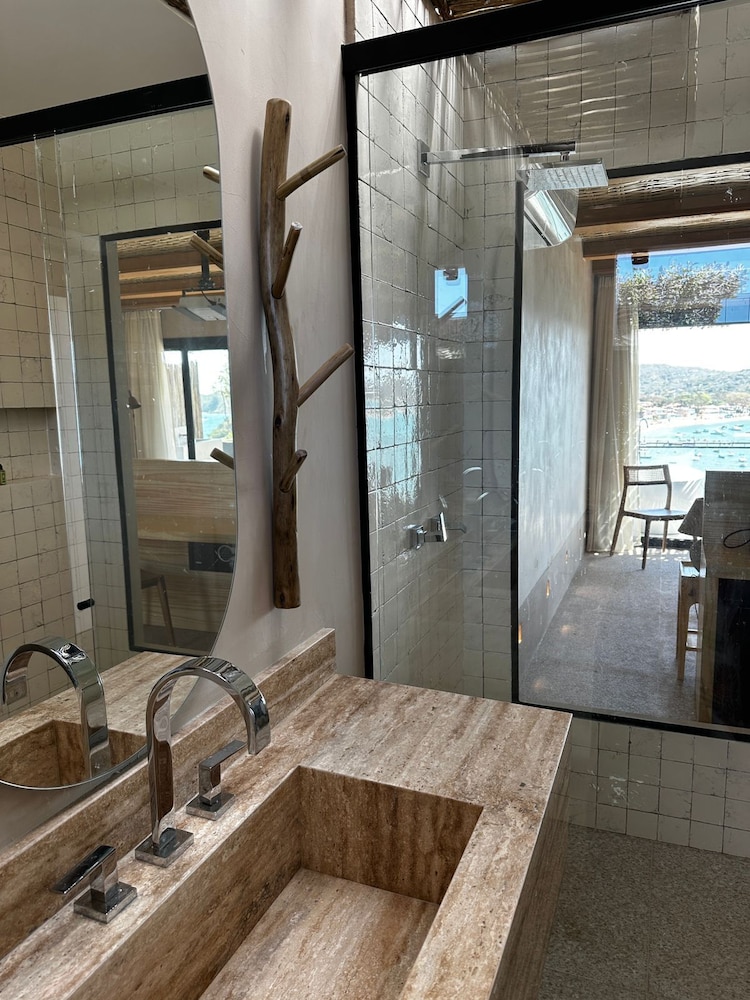 Honeymoon Studio Suite photo 3