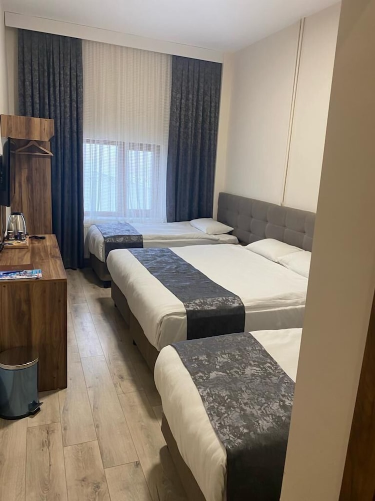 Family Quadruple Room photo 3