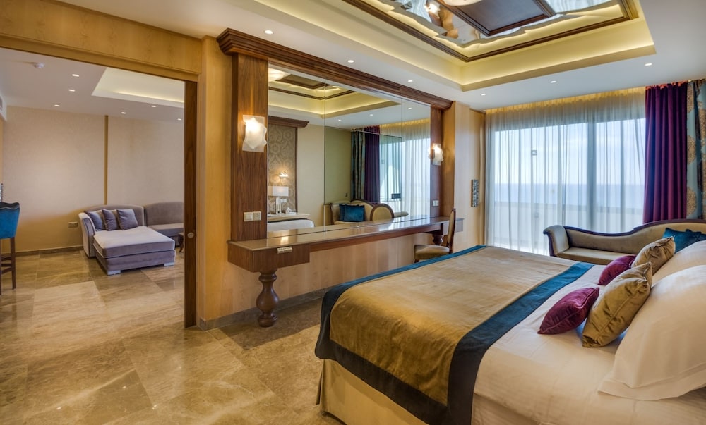 Suite, Sea View (King) - Photo 2