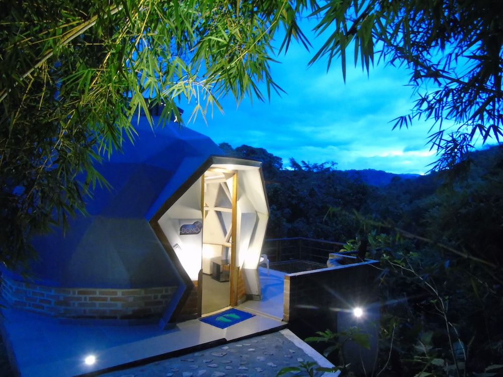 Romantic Studio Suite, 1 King Bed, Hot Tub, River View photo 2