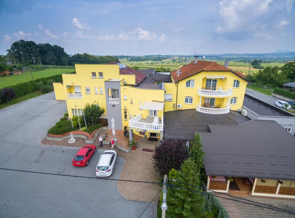 Single Room (Single Room With Mountain View)