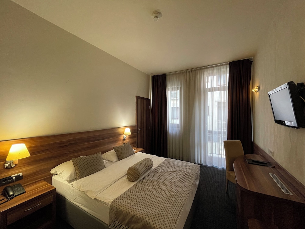 Superior Double Room Single Use, 1 Bedroom, Accessible photo 2