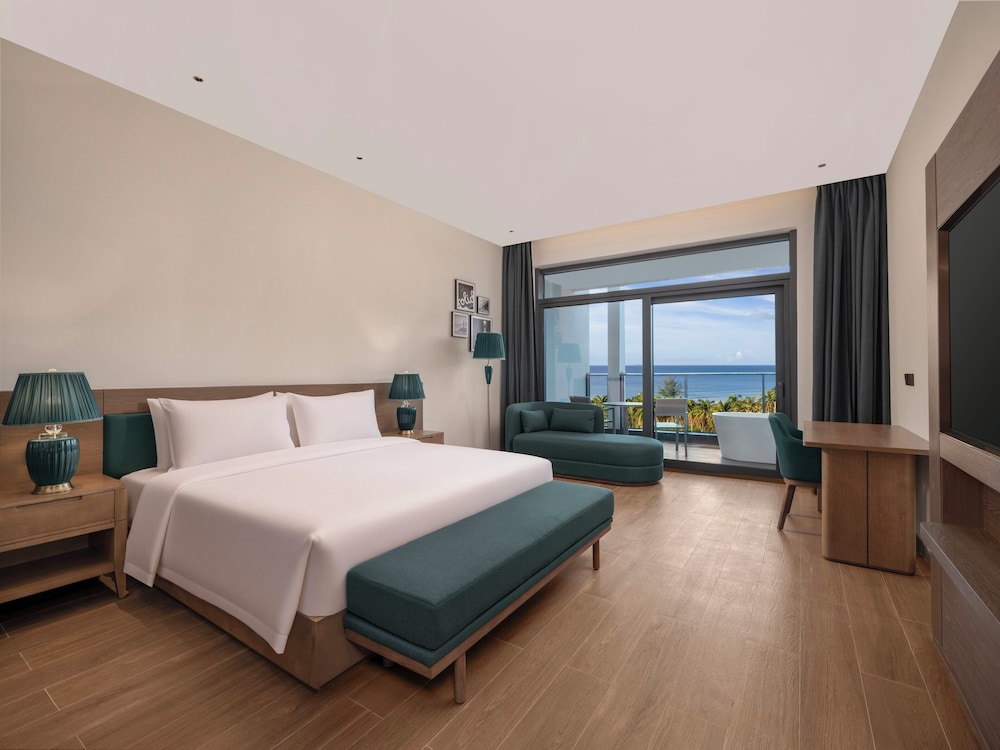 Suite, 1 Bedroom (Outdoor Bathtub, Seafront)