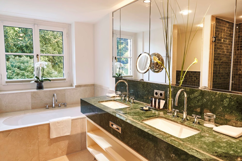 Suite (Park) - Photo 1