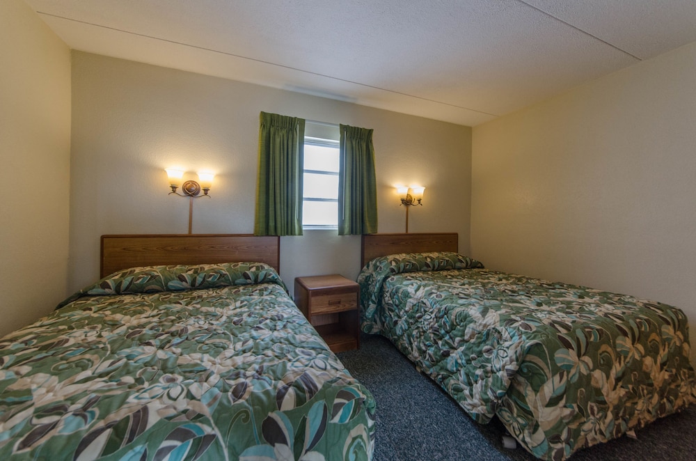 Pool Front Suite with Kitchen (G-2)