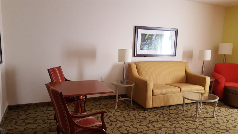 Suite, 2 Queen Beds photo 2