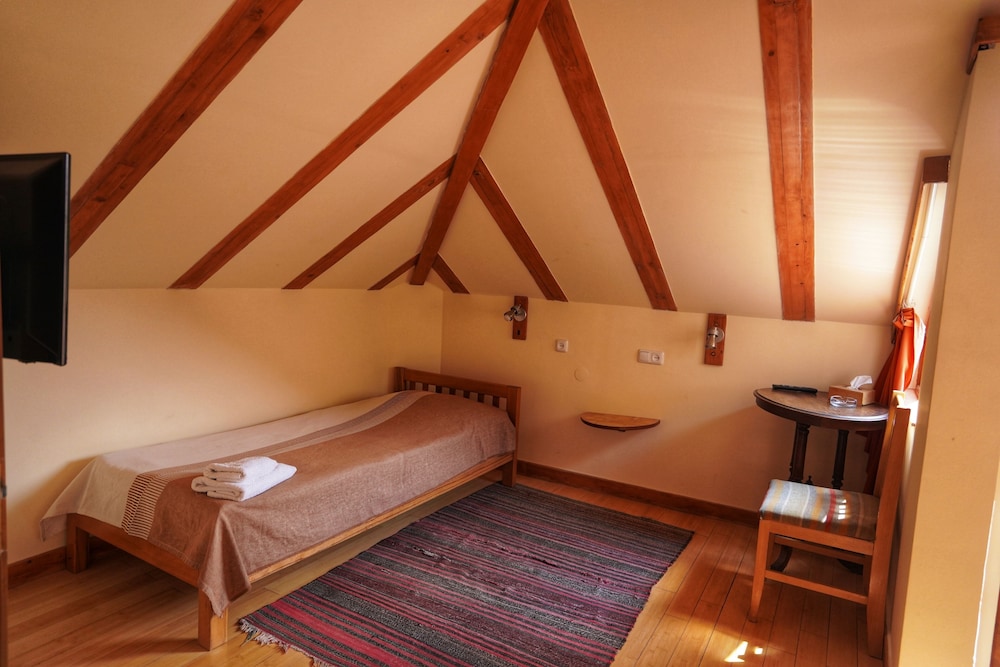 Economy Twin Room, Multiple Beds, Non Smoking, Mountain View photo 3