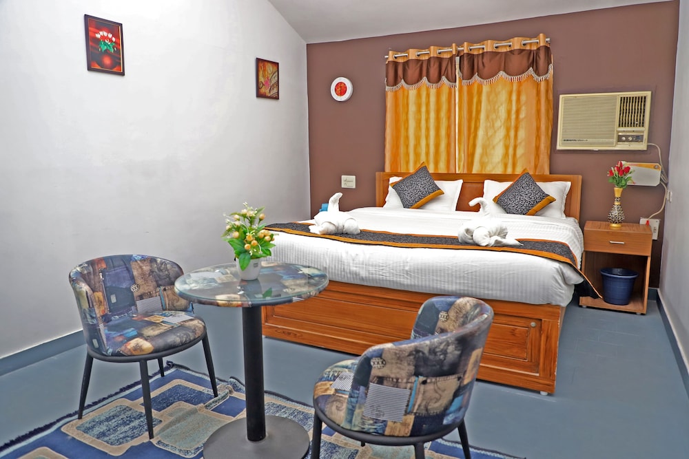 DELUXE AC ROOM