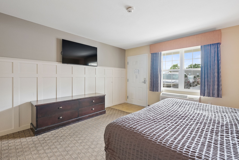 Standard Suite, 1 King Bed with Sofa bed - Photo 2
