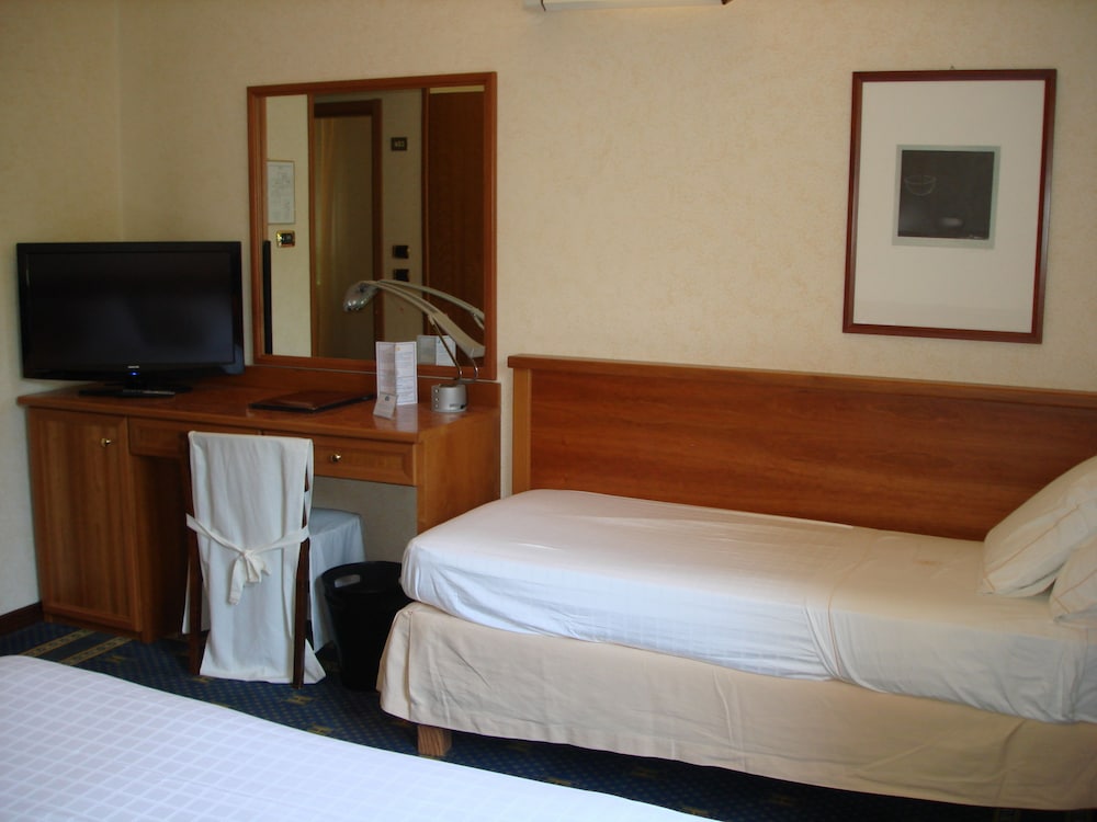 Junior Suite, Multiple Beds, Non Smoking photo 3