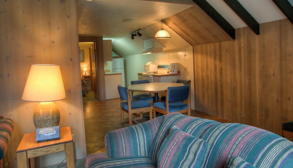Suite, 2 Bedrooms, Kitchen
